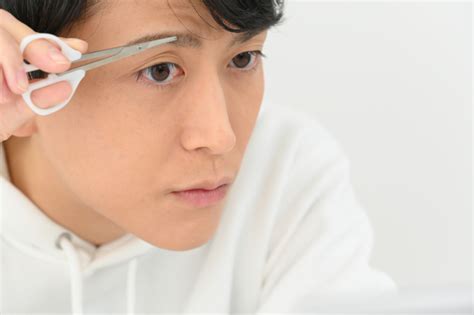 眉毛 男|初めてでも失敗しない！男性の眉毛の整え方ガイド